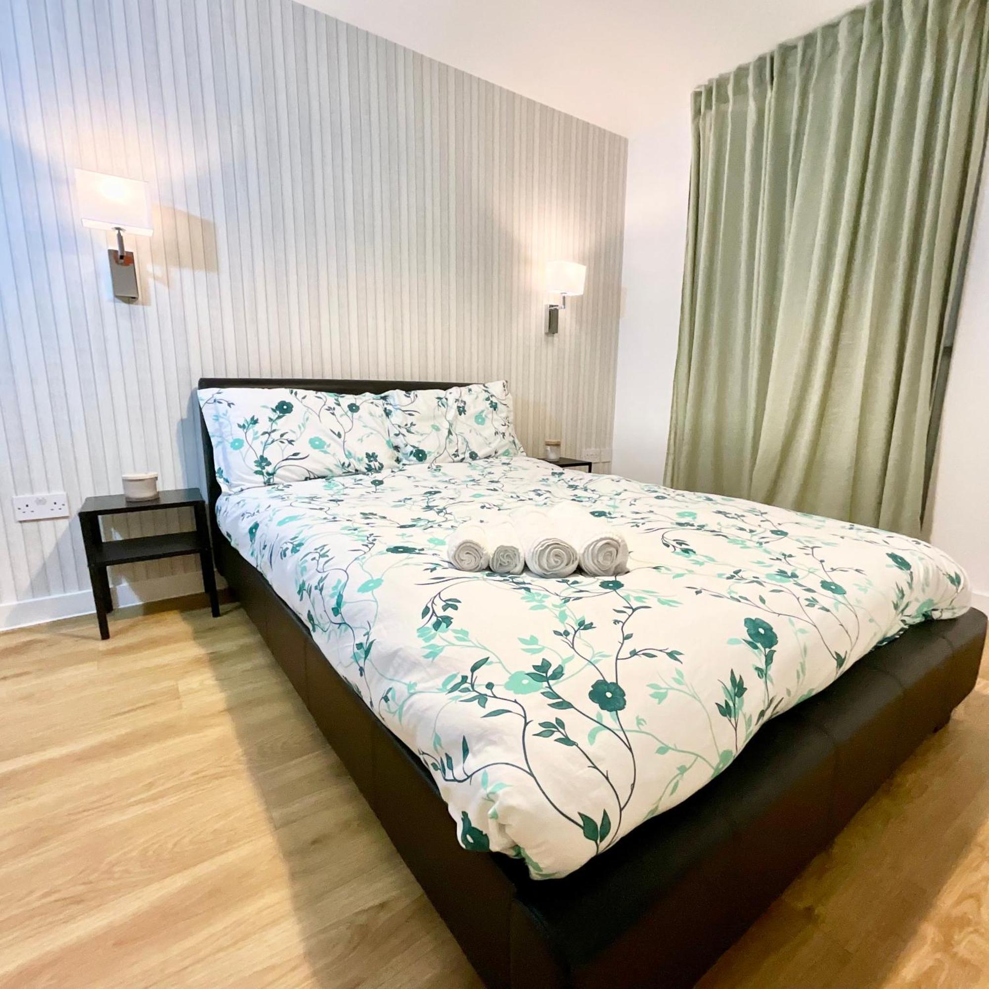 Private Garden Apartment With Geodome 曼彻斯特 外观 照片